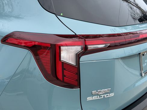 Certified 2024 Kia Seltos SX w/ SX Sunroof Package image 10