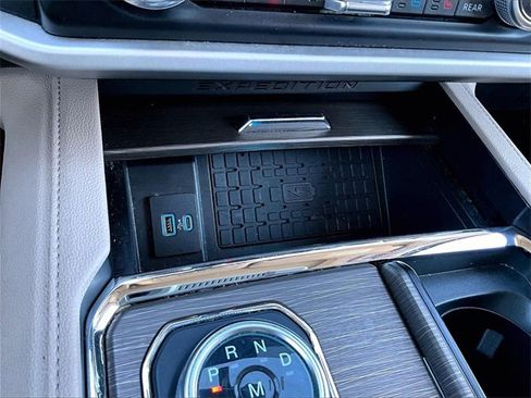 Used 2024 Ford Expedition Limited image 22