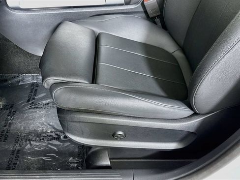Used 2025 Mercedes-Benz GLB 250 image 18
