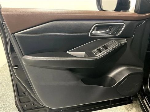 Used 2023 Nissan Rogue Platinum AWD/4WD image 25