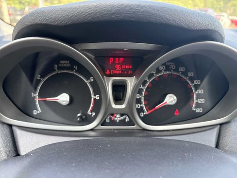 Used 2013 Ford Fiesta SE FWD image 10