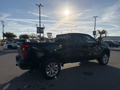 Used 2019 Chevrolet Silverado 1500 Custom w/ Custom Value Package image 9