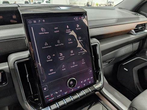 Used 2026 GMC Yukon Denali w/ Sun & Power Step Package AWD/4WD image 24