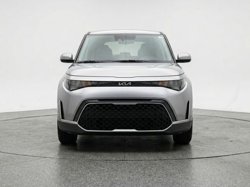 Used 2025 Kia Soul LX w/ LX Technology Package image 2