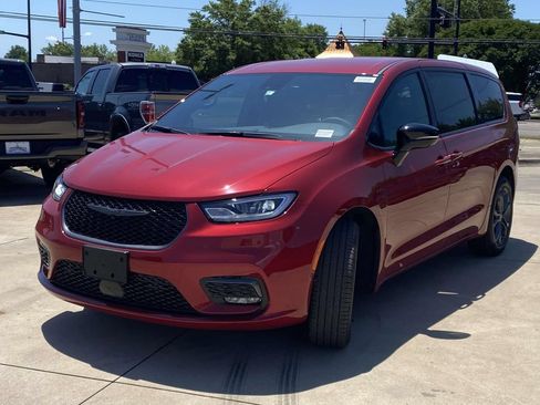 New 2026 Chrysler Pacifica Select AWD/4WD image 33