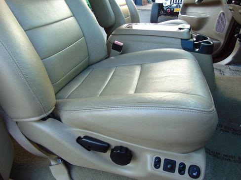 Used 2005 Ford F250 Lariat image 14