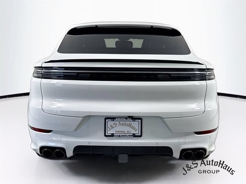 Used 2024 Porsche Cayenne Coupe AWD/4WD image 6