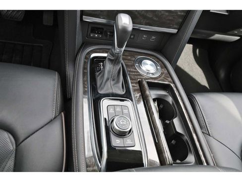 Used 2024 Nissan Armada Platinum w/ Captain's Chairs Package image 28