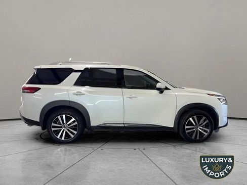 Used 2024 Nissan Pathfinder Platinum image 4