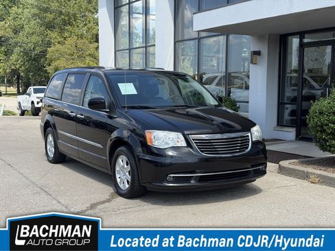 Used 2012 Chrysler Town & Country Touring w/ Entertainment Group #1 FWD image 1