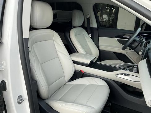 Used 2026 Lincoln Nautilus Premier AWD/4WD image 21