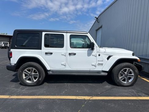 Used 2023 Jeep Wrangler Unlimited Sahara w/ Cold Weather Group AWD/4WD image 7