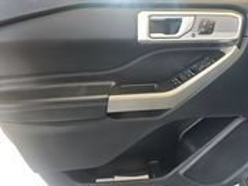 Used 2023 Ford Explorer Limited w/ Equipment Group 301A AWD/4WD image 11