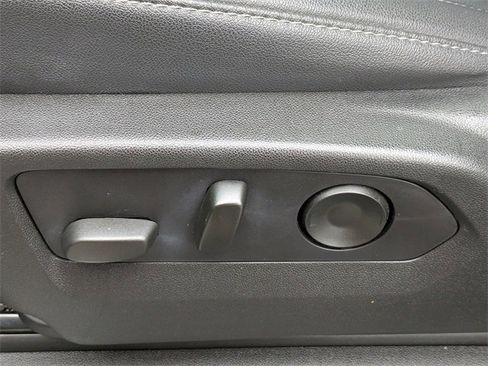 Used 2021 Chevrolet Tahoe Z71 w/ Luxury Package image 21