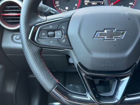 Used 2025 Chevrolet Trax RS w/ Driver Confidence Package FWD image 19