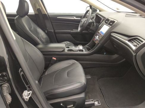 Used 2020 Ford Fusion Titanium image 21