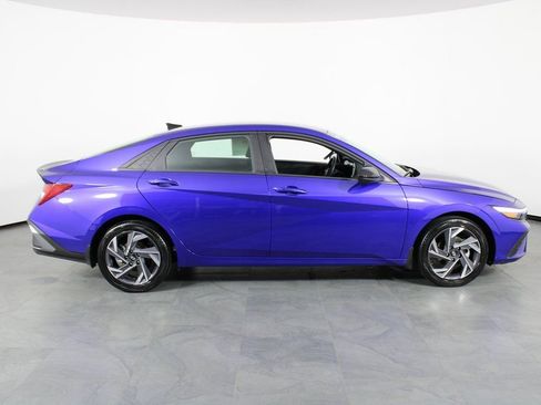 Certified 2025 Hyundai Elantra SEL image 12