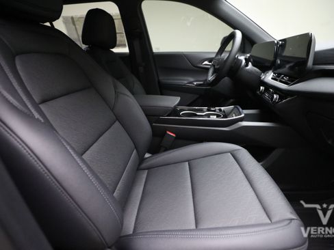 New 2026 Chevrolet Equinox LT w/ Convenience Package II FWD image 11