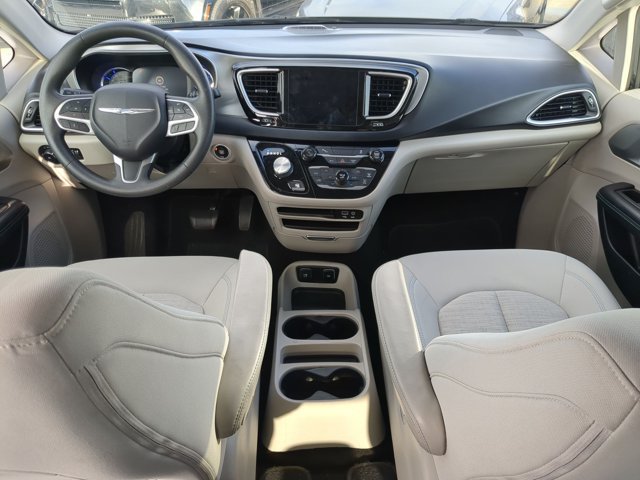 Used 2018 Chrysler Pacifica Touring Plus FWD image 14