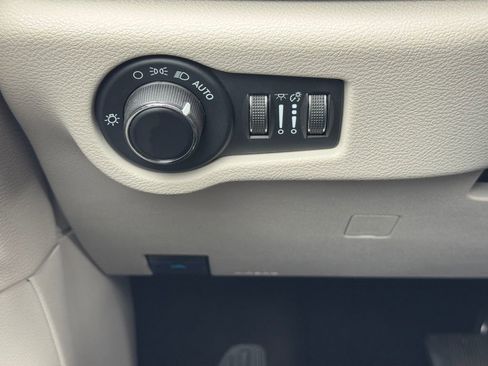 Used 2023 Chrysler Voyager LX FWD image 23