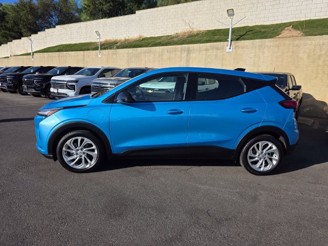 Certified 2027 Chevrolet Bolt LT w/ Comfort Package FWD image 4