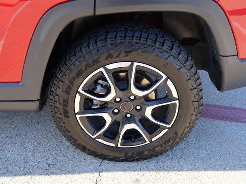Used 2025 Jeep Compass Trailhawk AWD/4WD image 12