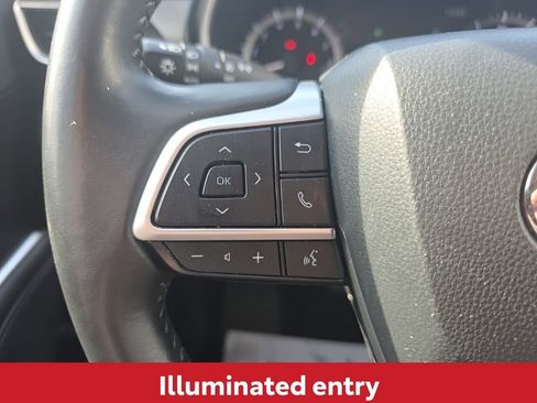 Used 2024 Toyota Highlander XLE image 28