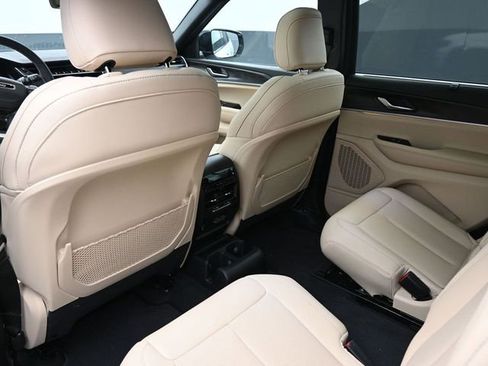 Used 2025 Jeep Grand Cherokee L Limited w/ Luxury Tech Group II image 17