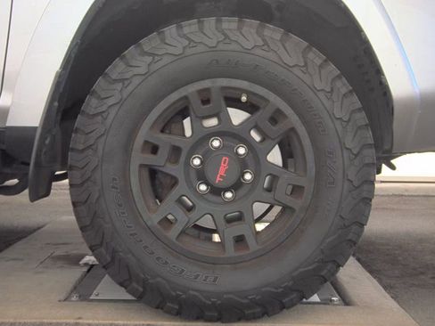 Used 2018 Toyota 4Runner TRD Off-Road image 11