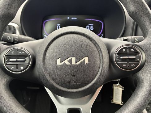 Used 2025 Kia Soul LX w/ LX Technology Package FWD image 21
