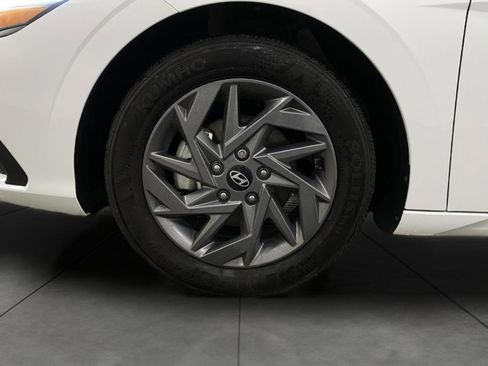 Certified 2024 Hyundai Elantra SEL FWD image 11