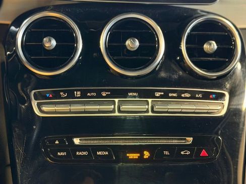 Used 2017 Mercedes-Benz GLC 300 4MATIC image 32