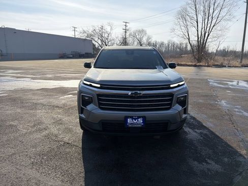 New 2026 Chevrolet Traverse LT image 2