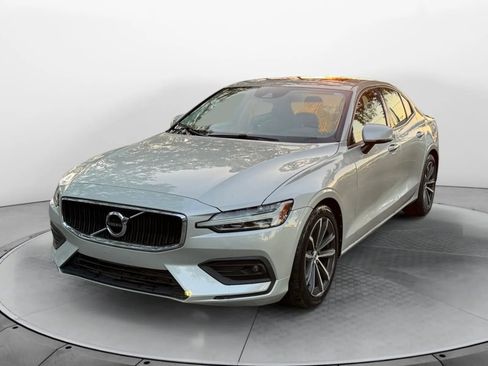Used 2021 Volvo S60 T5 Momentum image 8
