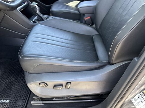 Used 2022 Volkswagen Tiguan SE w/ Panoramic Sunroof Package image 20