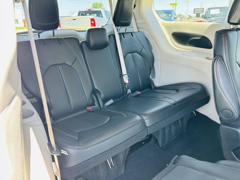 Used 2024 Chrysler Pacifica Touring-L FWD image 31