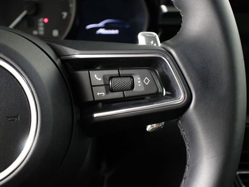 Certified 2024 Porsche Macan image 15