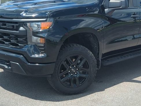 Used 2025 Chevrolet Silverado 1500 Custom Trail Boss w/ Dark Appearance Package AWD/4WD image 2