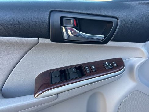 Used 2012 Toyota Camry XLE image 11