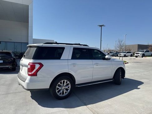 Used 2021 Ford Expedition XLT image 2