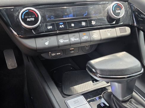 Used 2025 Hyundai Elantra SEL FWD image 18