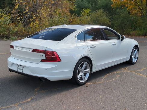 Used 2018 Volvo S90 T5 Momentum w/ Convenience Package image 4