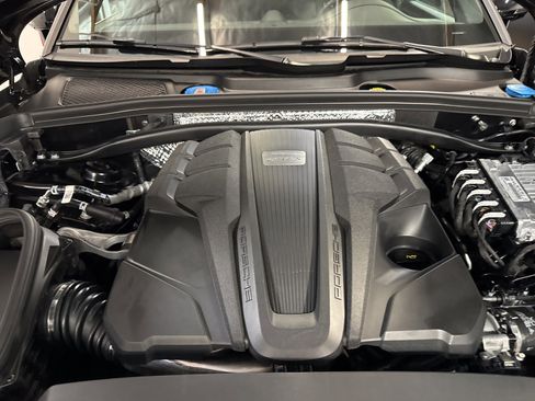 Used 2024 Porsche Macan S image 34