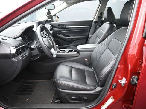 Used 2024 Nissan Altima 2.5 SR w/ SR Premium Package image 19