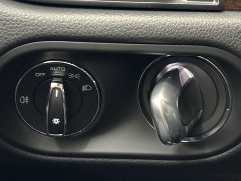 New 2025 Porsche Macan image 17