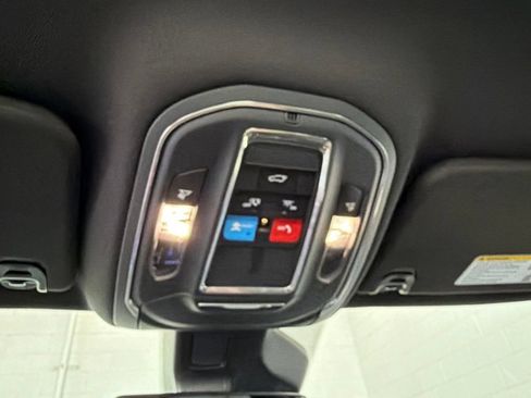 Used 2024 Jeep Wagoneer L Series II RWD image 18