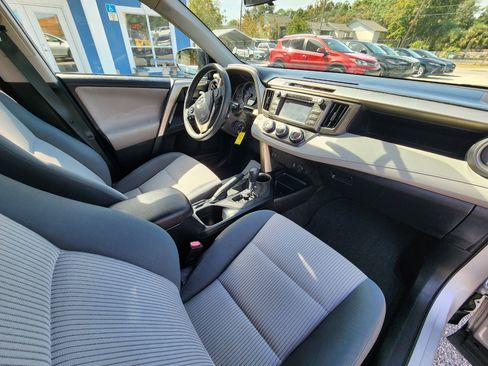 Used 2014 Toyota RAV4 LE image 21