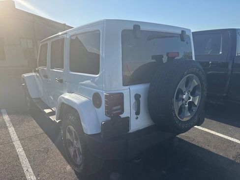 Used 2017 Jeep Wrangler Unlimited Sahara w/ Connectivity Group image 13