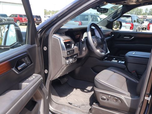 Used 2025 GMC Yukon XL Denali w/ Denali Reserve Package RWD image 5