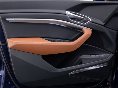 Used 2022 Audi e-tron Premium Plus w/ Premium Plus Package image 16